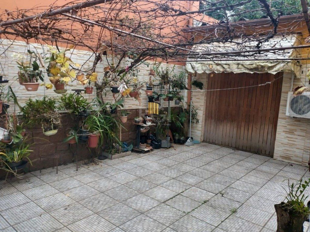 Casa para Venda - 220m², 3 dormitórios, 4 vagas - Teresópolis