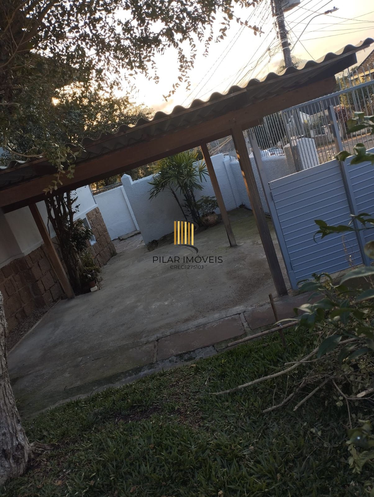 Casa 2 dormitórios no bairro Glória