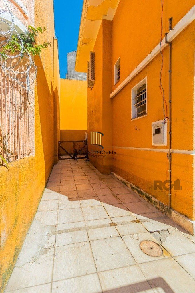 Casa com 99,73m², 2 dormitórios, 2 vagas no bairro Floresta