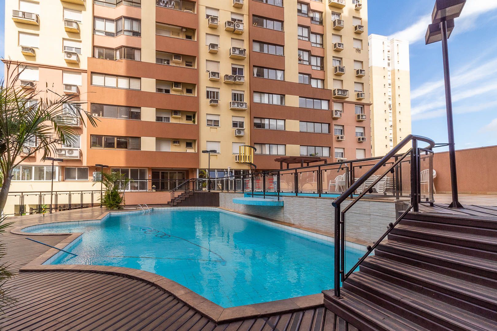 Apartamento de 03 dormitorios com suite, vaga de garagem e infraestrutura completa em Porto Alegre