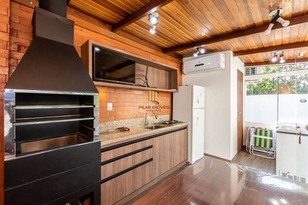 Casa de 2 dormitórios à venda no Bairro na Lomba do Pinheiro - Porto Alegre