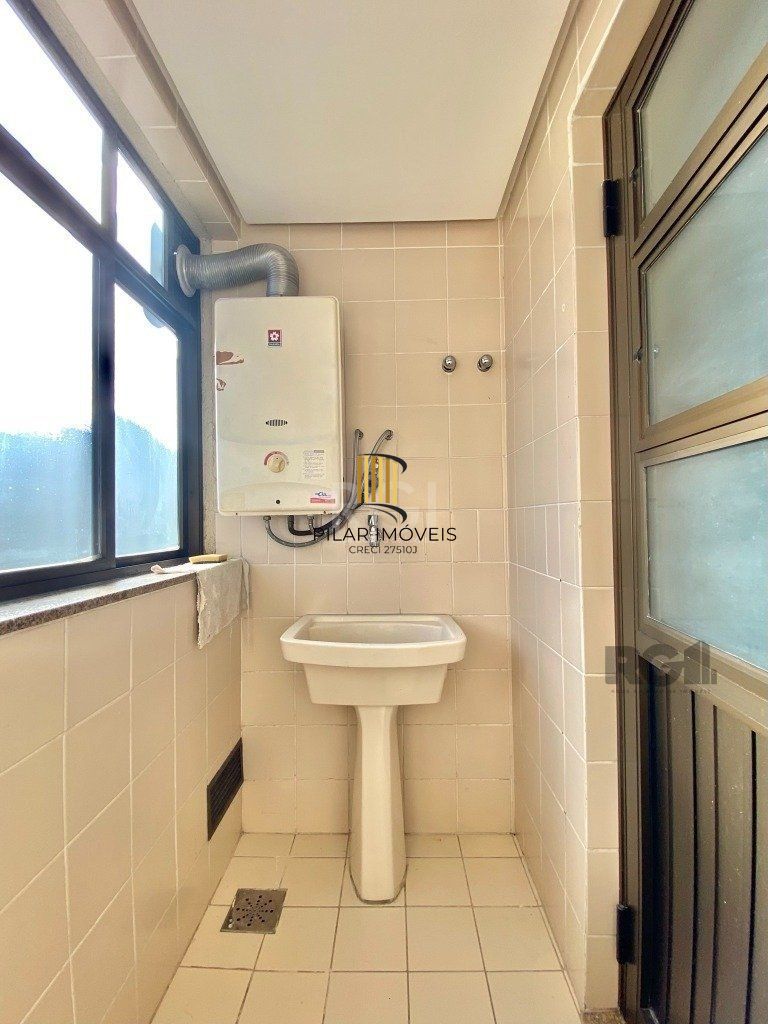 Apartamento 2 dormitórios com elevador e garagem no menino Deus