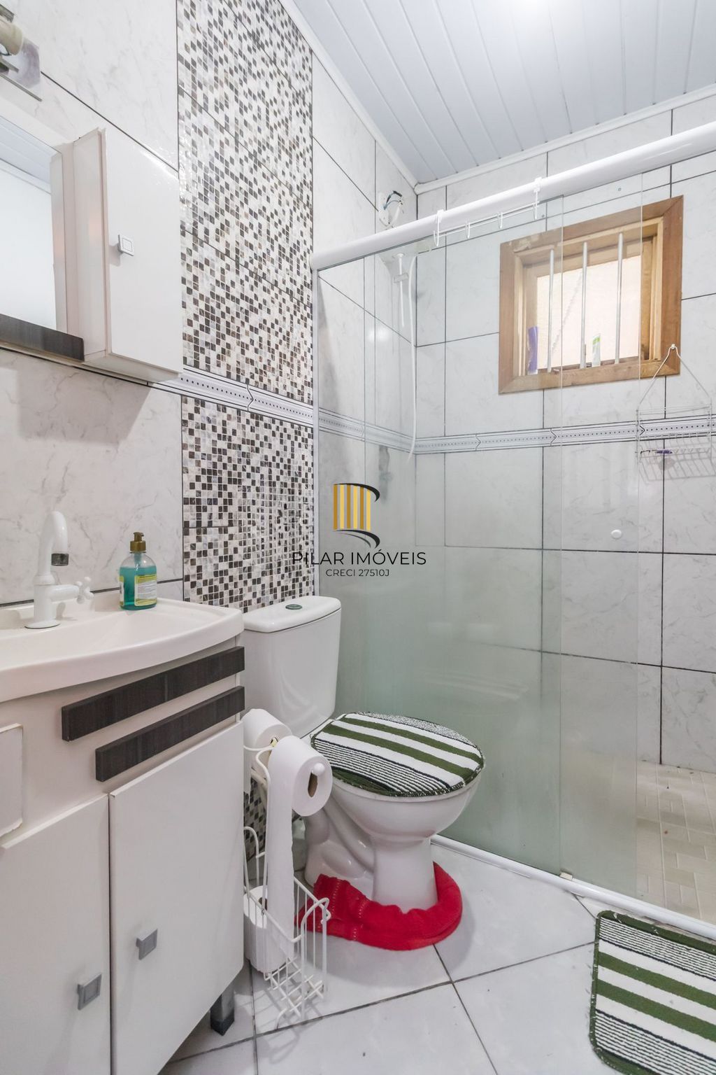 Casa de 6 dormitórios à venda Bairro Vila Nova - Porto Alegre