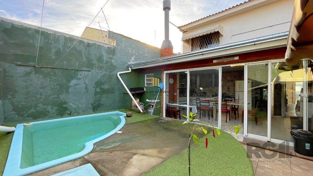 Sobrado com 4  dormitórios, 3 vagas, piscina, próximo a Professor Oscar Pereira