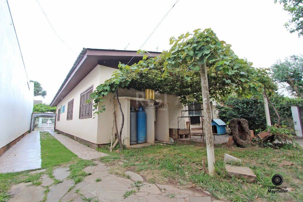 Casa para Venda - 177.58m², 3 dormitórios, sendo 1 suites, 4 vagas - Guarujá