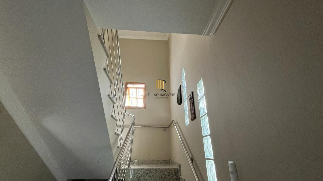 Casa de 4 dormitórios no bairro Santo Antônio, Porto Alegre