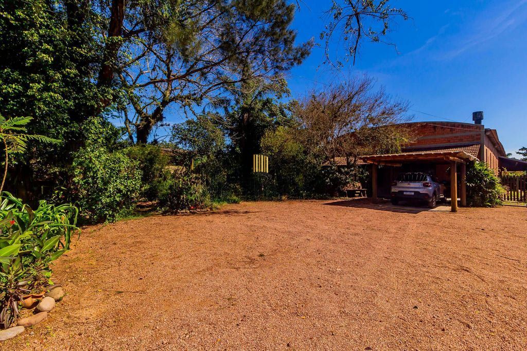 Casa de 3 dormitórios, no Bairro Ponta Grossa - Porto Alegre