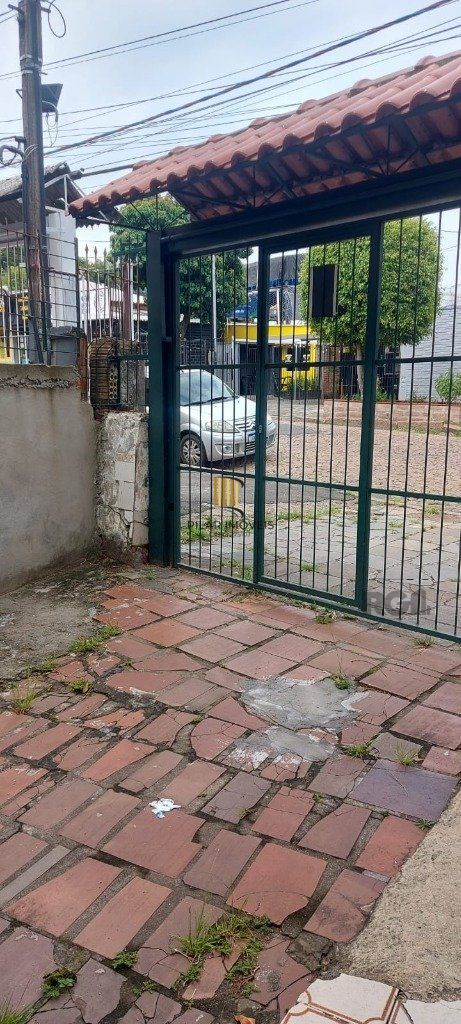 Casa 3 dormitórios quase esquina Av. Nonoai.