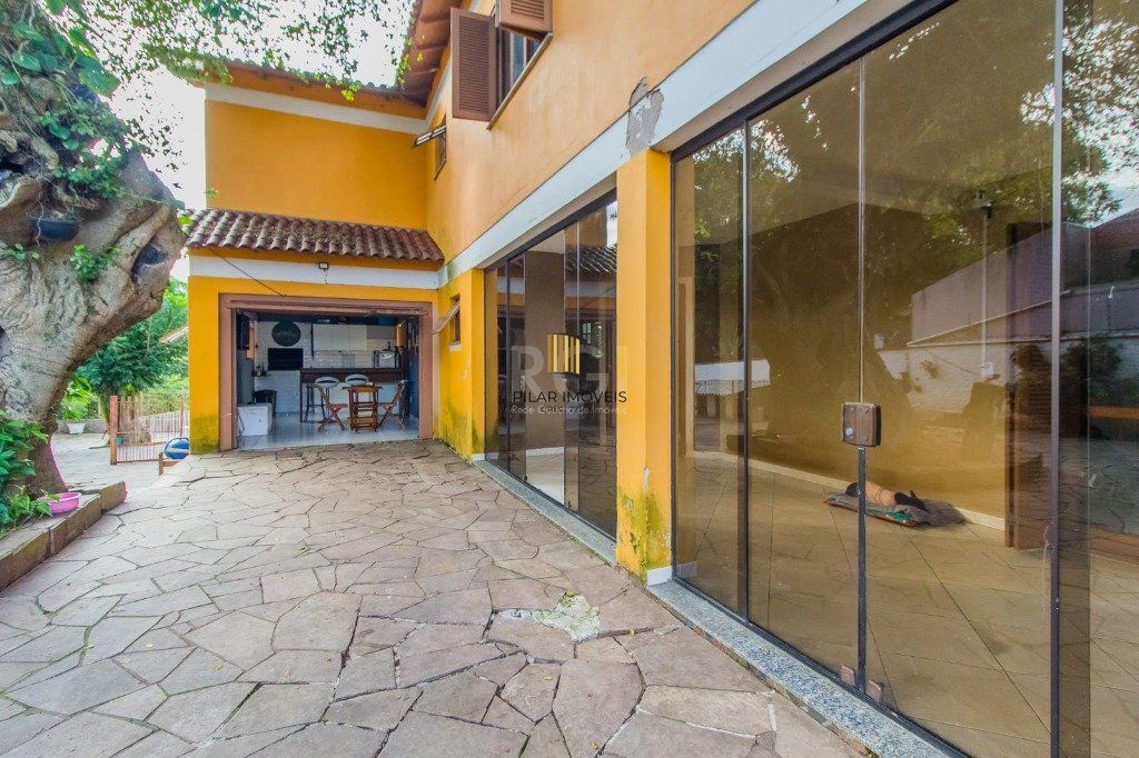 Casa para Venda - 300m², 4 dormitórios, sendo 1 suites, 3 vagas - Santa Isabel