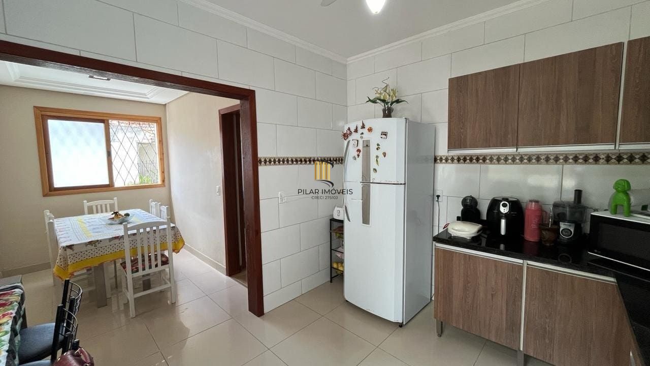 Casa de 4 dormitórios no bairro Santo Antônio, Porto Alegre