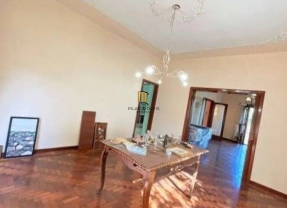 Casa 4 dormitórios no bairro Vila Assunção