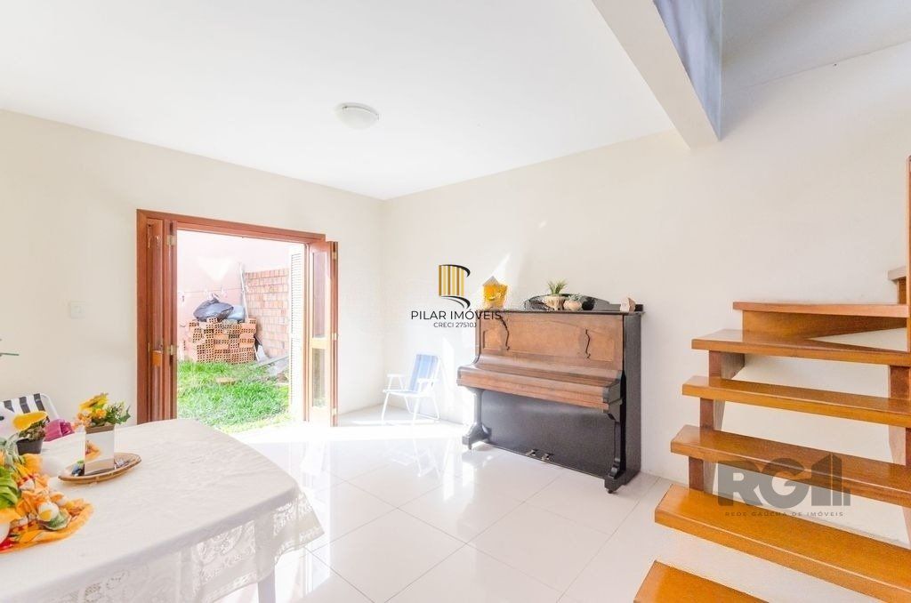 Casa em Condomínio, 166m² - 3 dormitórios, 2 vagas no bairro Guarujá
