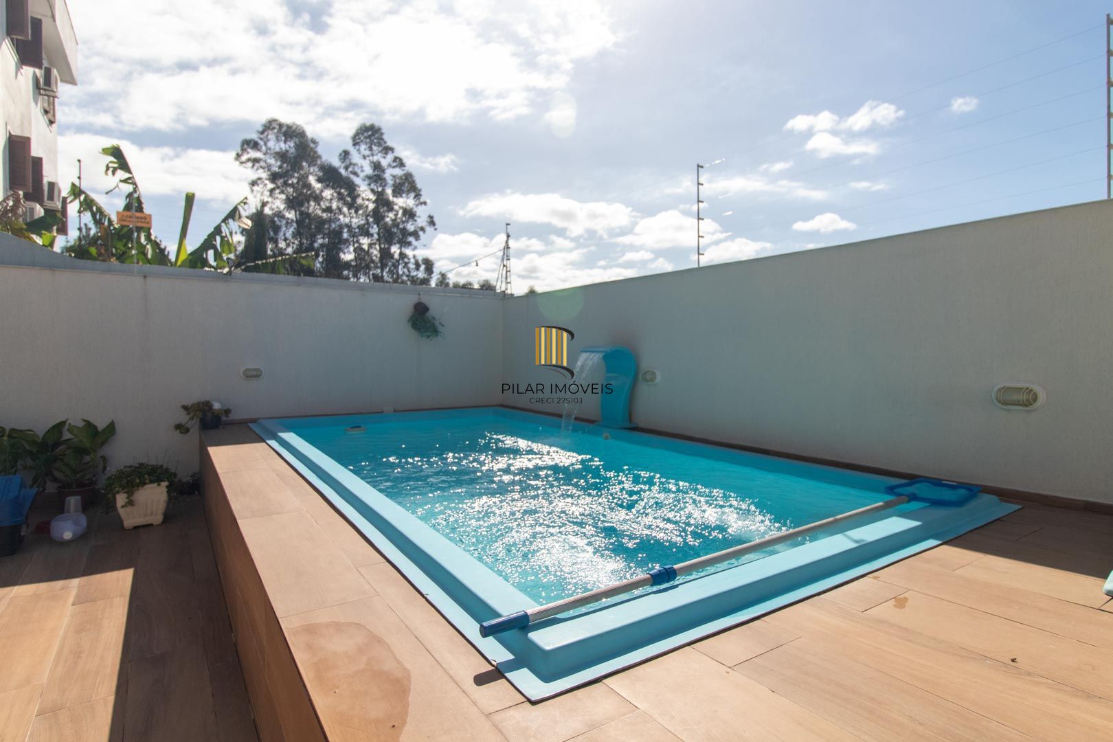 Casa de 03 dormitorios com suite e piscina no bairro Hipica - Porto alegre/Rs