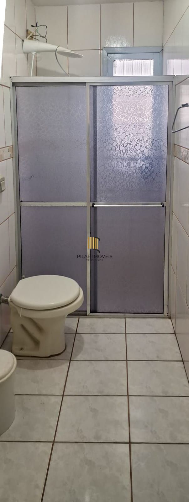 Casa no centro de Tramandaí com 3 dorm, 2 banh + edícula completa, garagem 2 carros com churrasqueira, próxima à Av. Fernandes Bastos.