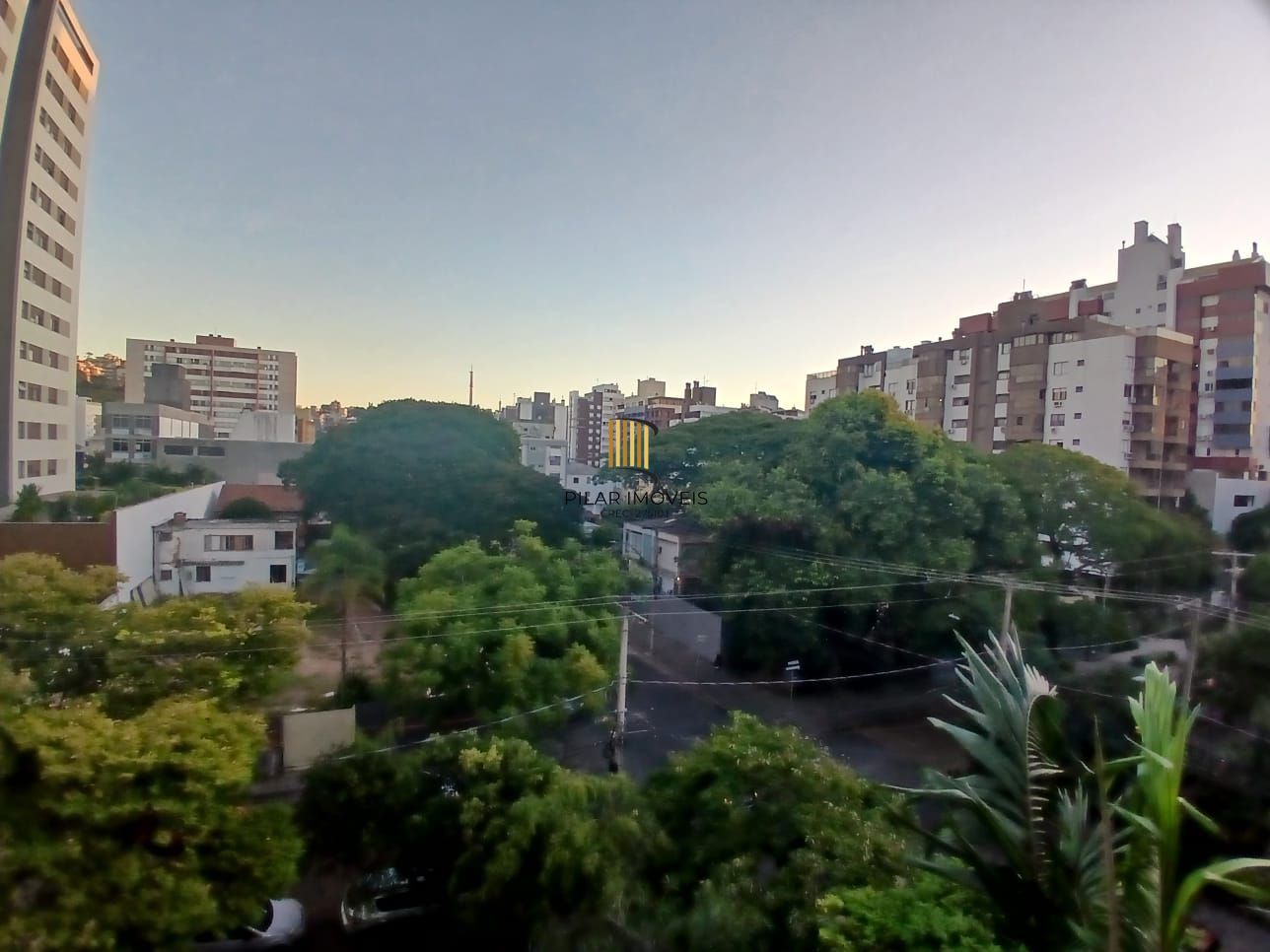 Apartamento de 03 dormitorios e vaga coberta no Menino Deus