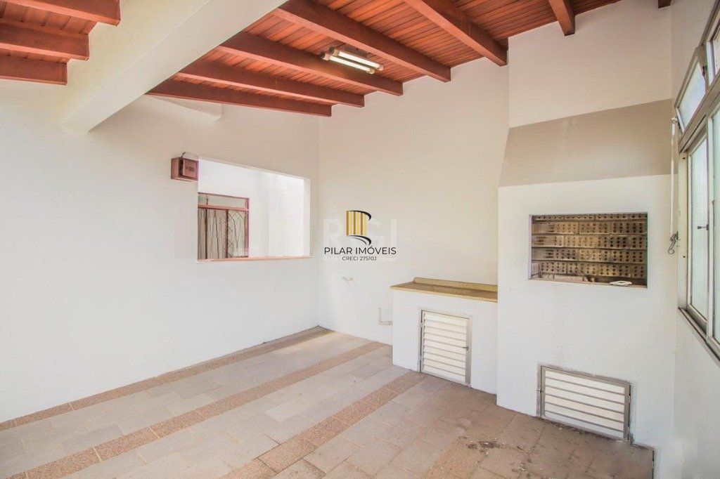 Casa para Venda - 440m², 3 dormitórios, sendo 2 suites, 2 vagas - Cidade Baixa