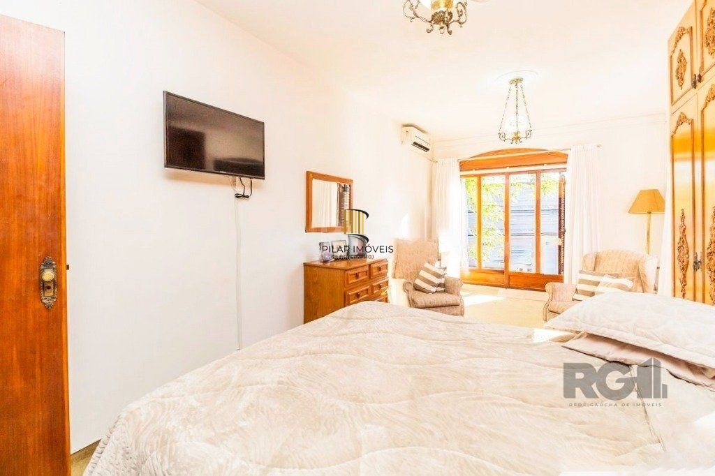 Casa de 266m² - 5 dormitórios, 5 vagas no bairro São João