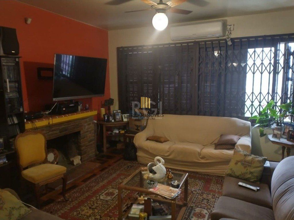 Casa para Venda - 220m², 3 dormitórios, 4 vagas - Teresópolis