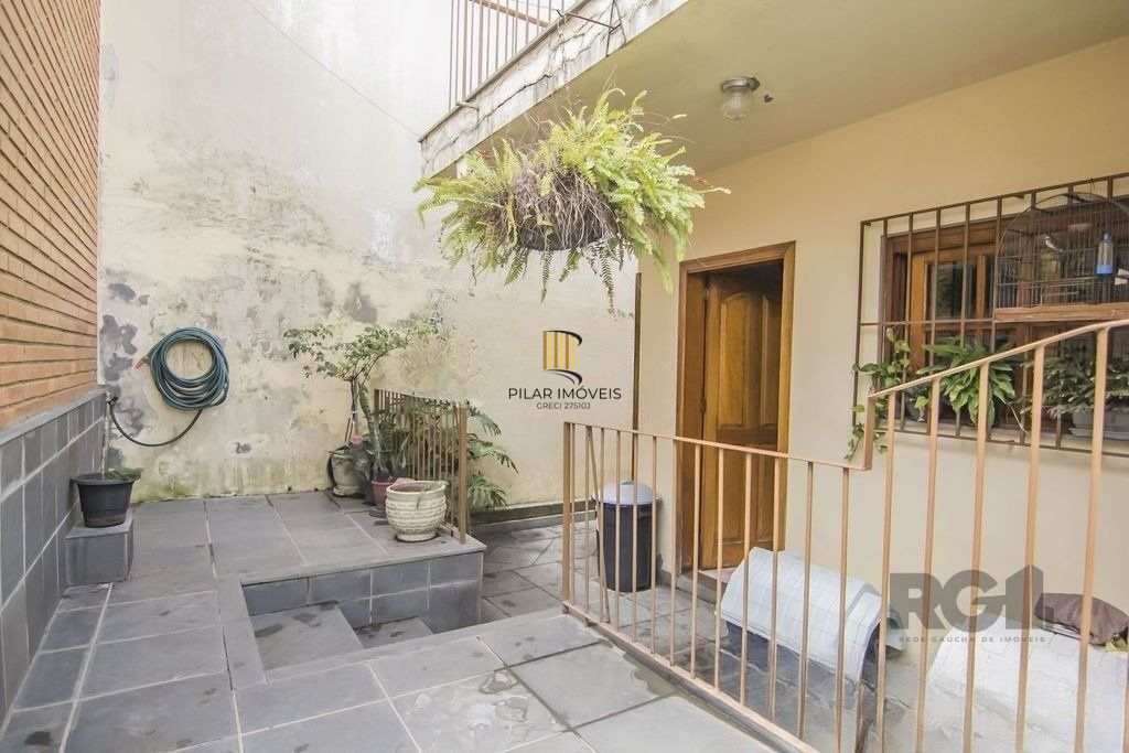 Casa de 2 dormitórios, no bairro Partenon