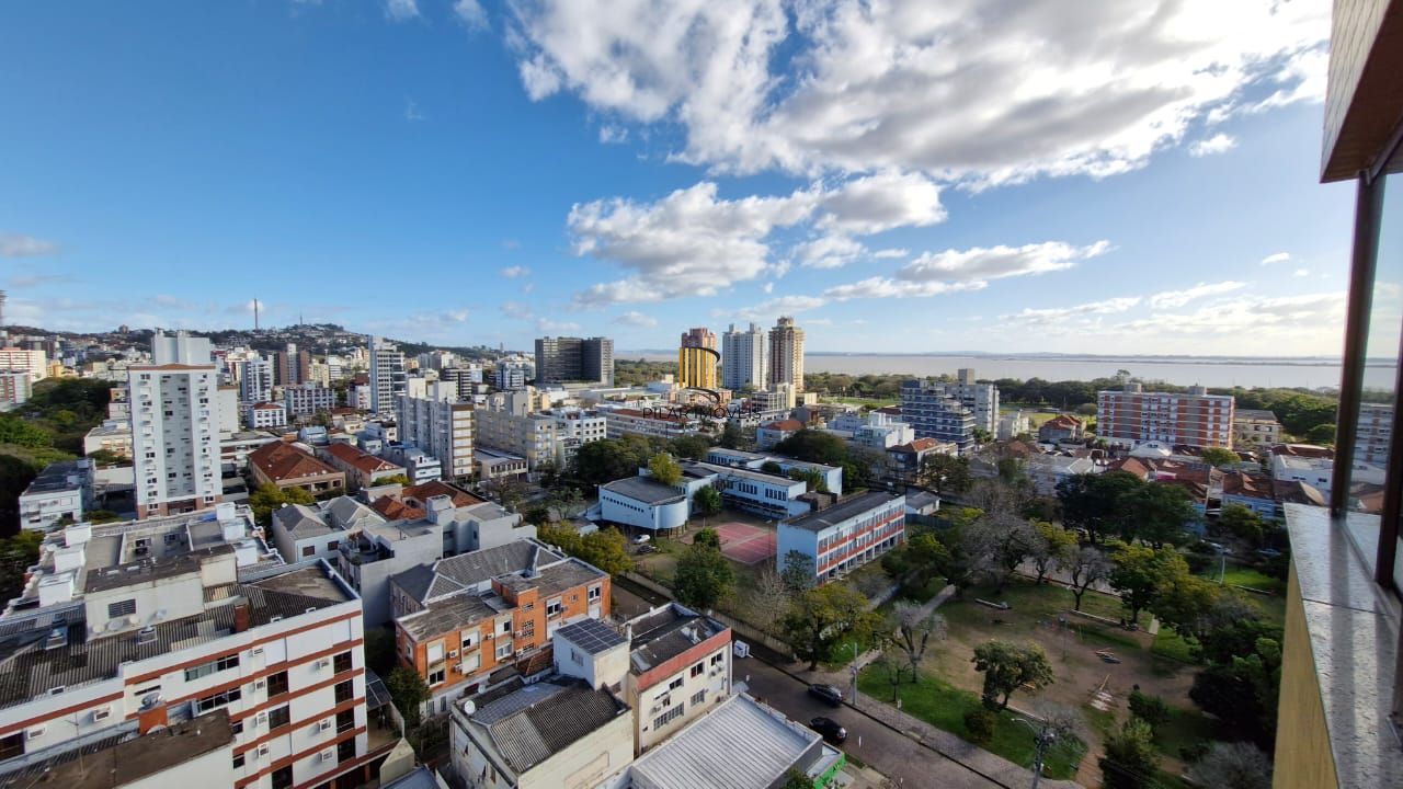 Apartamento no Menino Deus impecável, 2 dormitórios 1 suíte, 3 banheiros, 1 garagem