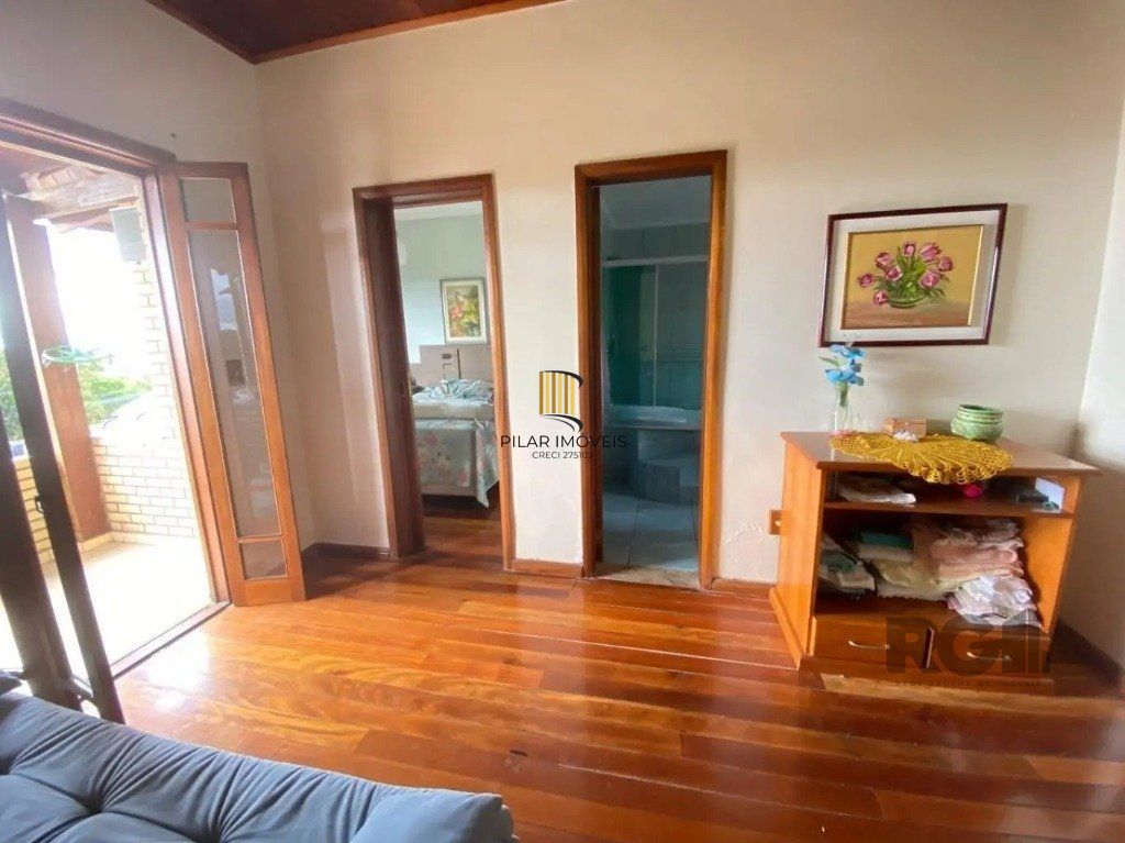 Casa com 4 dormitórios no bairro nonoai
