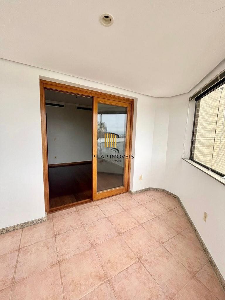 Apartamento de 4 dormitórios e 184m² à venda em Menino Deus, Porto Alegre.
