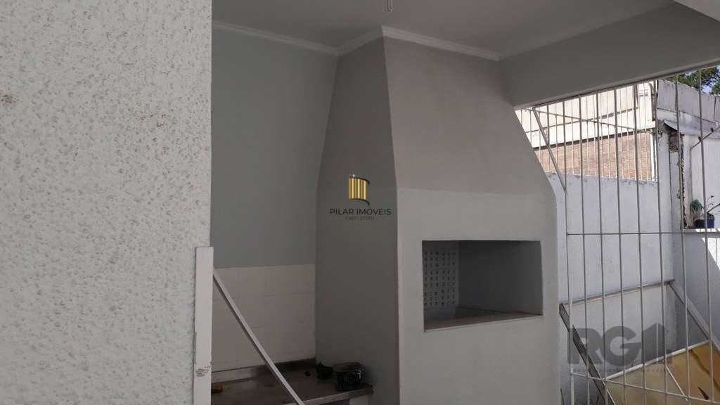 Casa 03 quartos, 02 vagas,próxima à Assis Brasil e Sertório.
