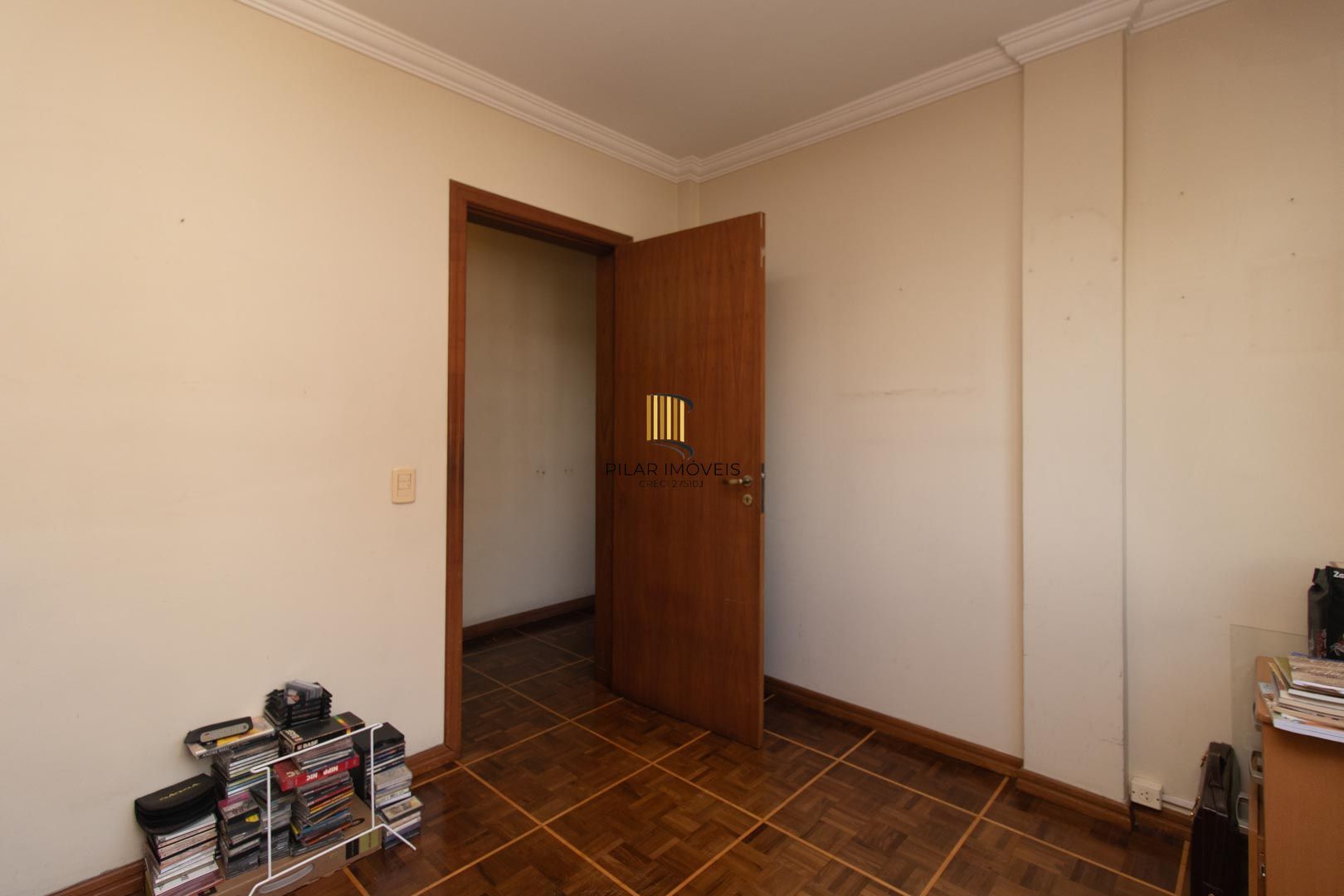 Apartamento de 03 dormitorios com suite e vaga coberta no bairro Menino Deus