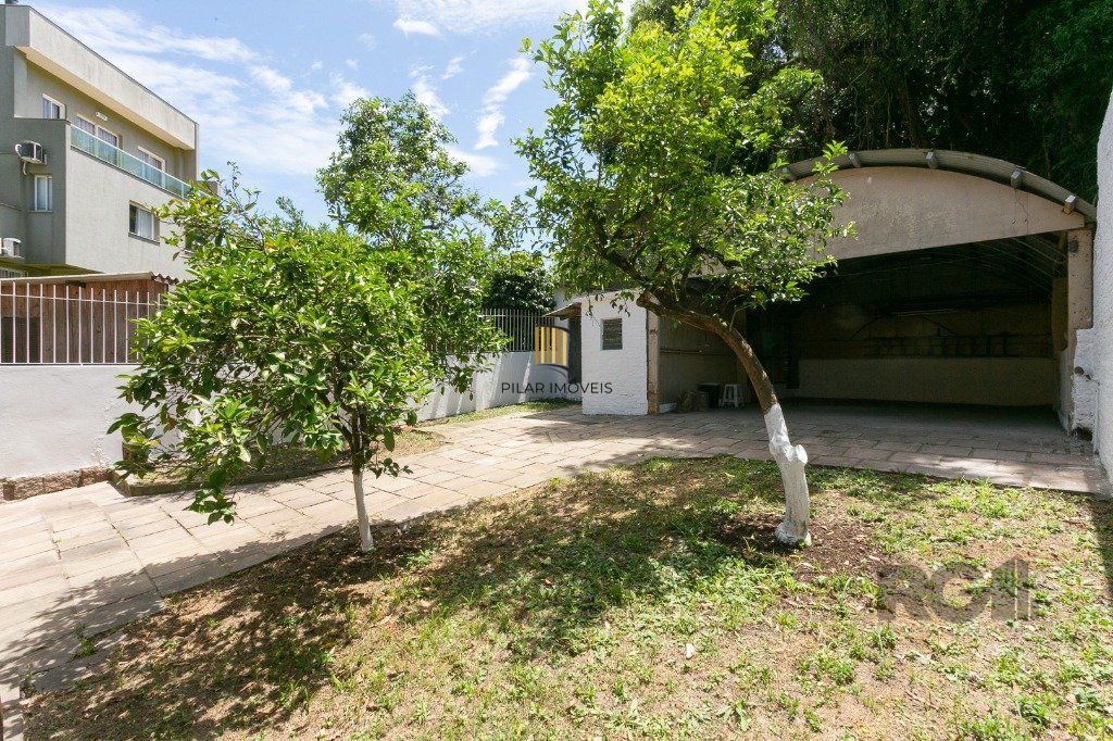 Casa com 5 dormitórios no bairro Jardim Carvalho