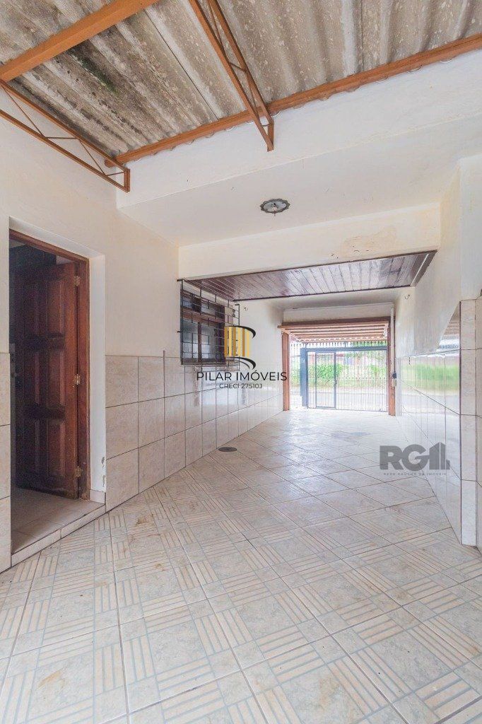Casa com 240m², 3 dormitórios, 6 vagas no bairro Sarandi
