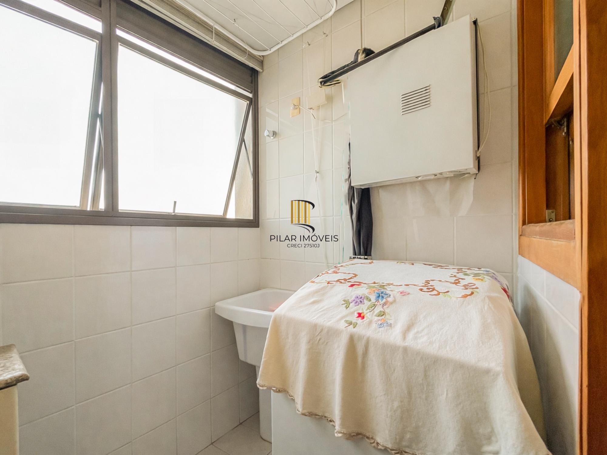 Lindo apartamento 03 dormitórios, duas vagas Coração Menino Deus