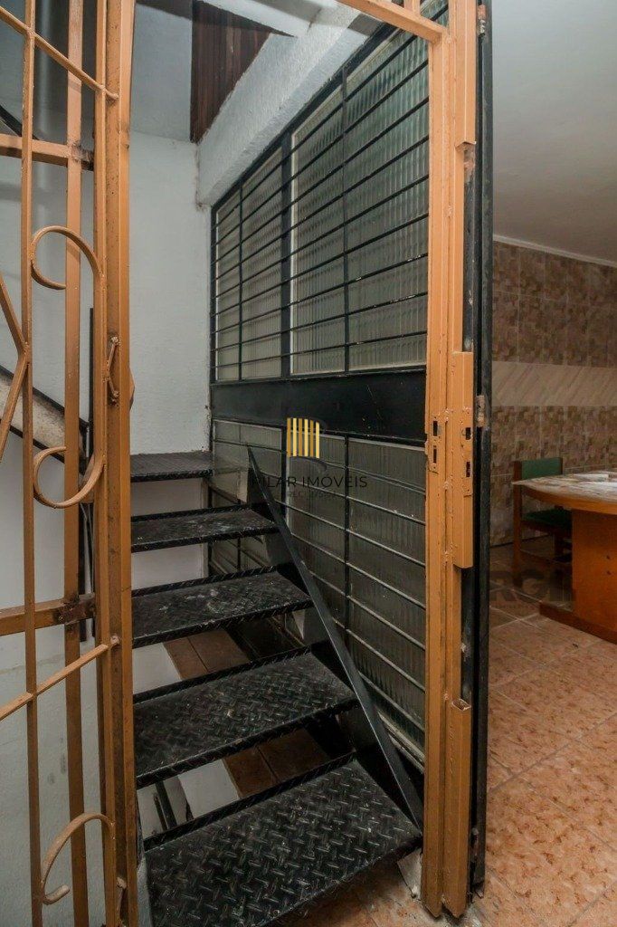 Excelente casa de 389,53m² com 8 dormitórios e 3 vagas.