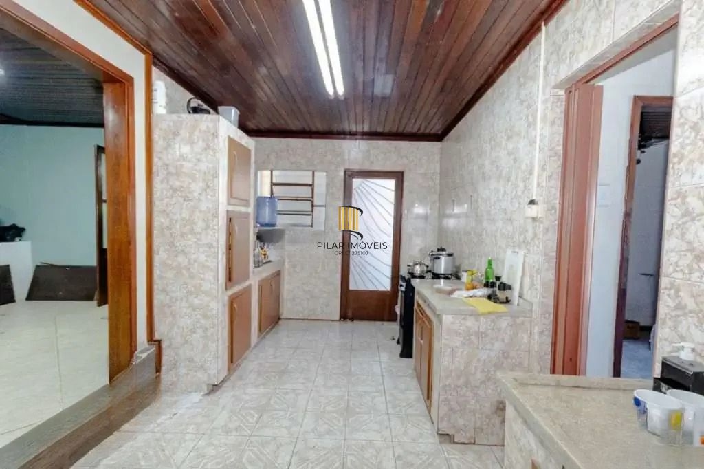 Casa à venda com 3 dormitórios, 1 suíte e espaço gourmet em terreno alto