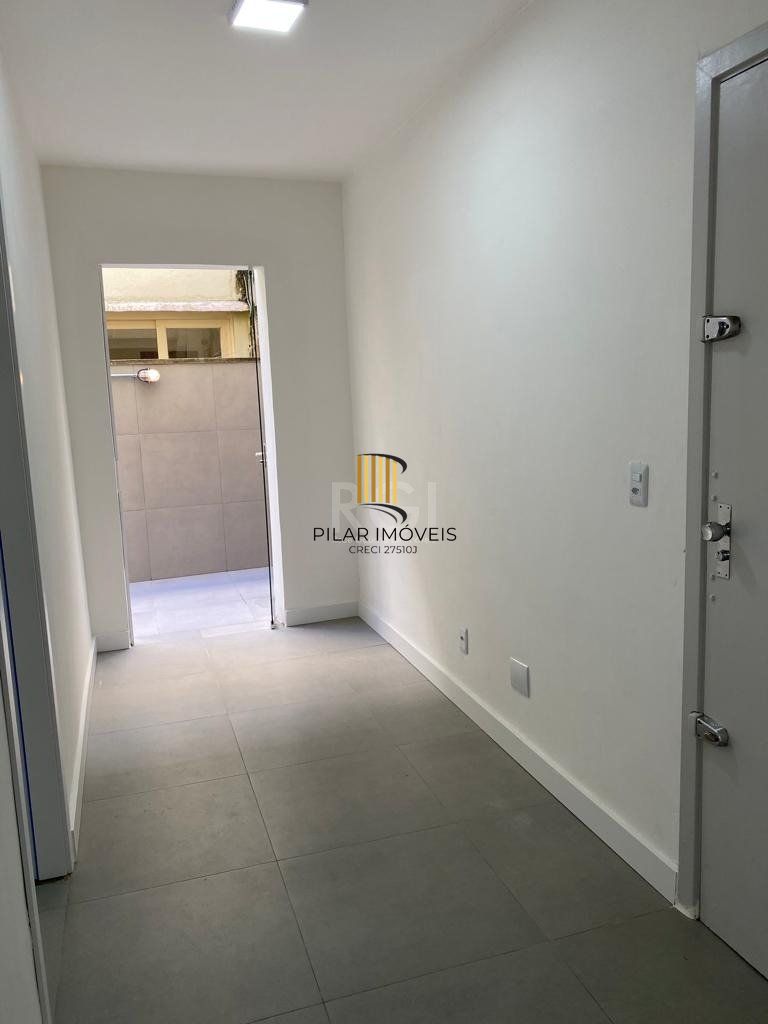Apartamento térreo - 1 suíte, pátio e lavabo no bairro Petrópolis