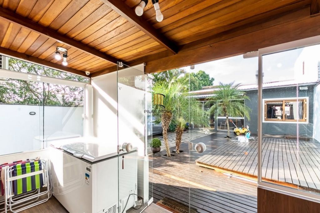 Casa de 2 dormitórios à venda no Bairro na Lomba do Pinheiro - Porto Alegre