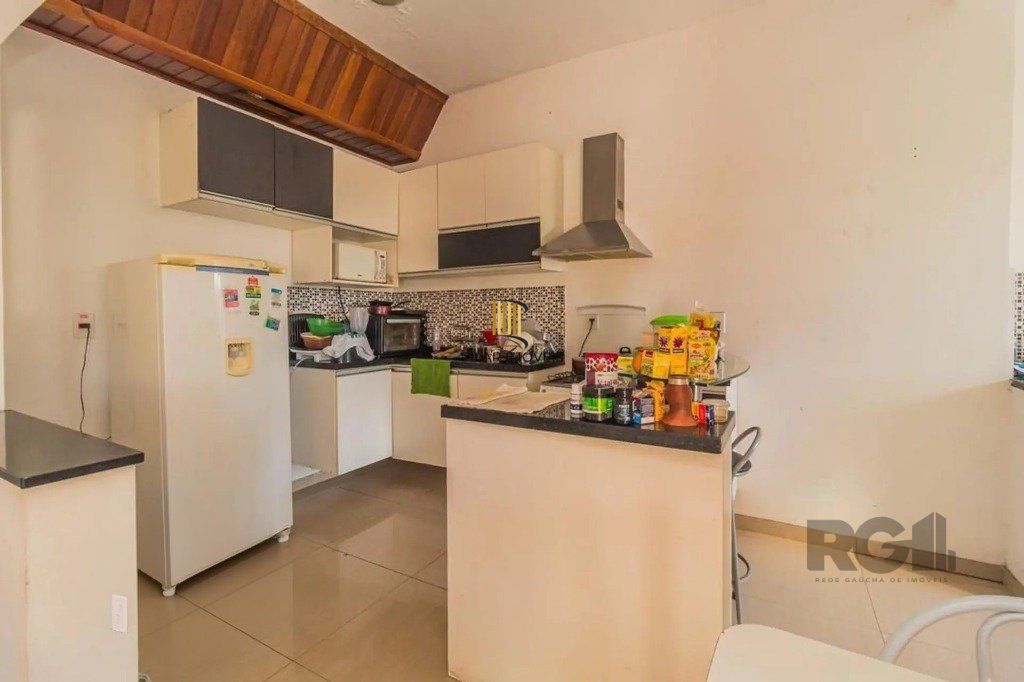 Casa com 3 dormitórios no bairro Cascata, Porto Alegre