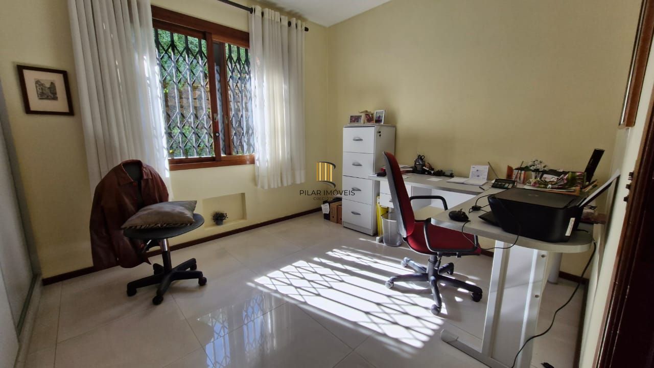 Casa de Cinema na Glória, com 500m² de área privada, 3 dormitórios, piscina, horta, lareira, elevador, gradeada 4 garagens