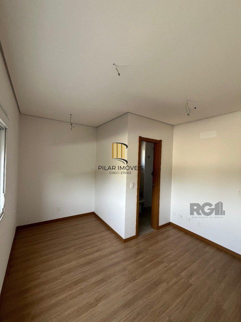 Apartamento NOVO de 104m² - 3 dormitórios, 1 suíte, churrasqueira e 2 vagas de garagem no bairro Petrópolis