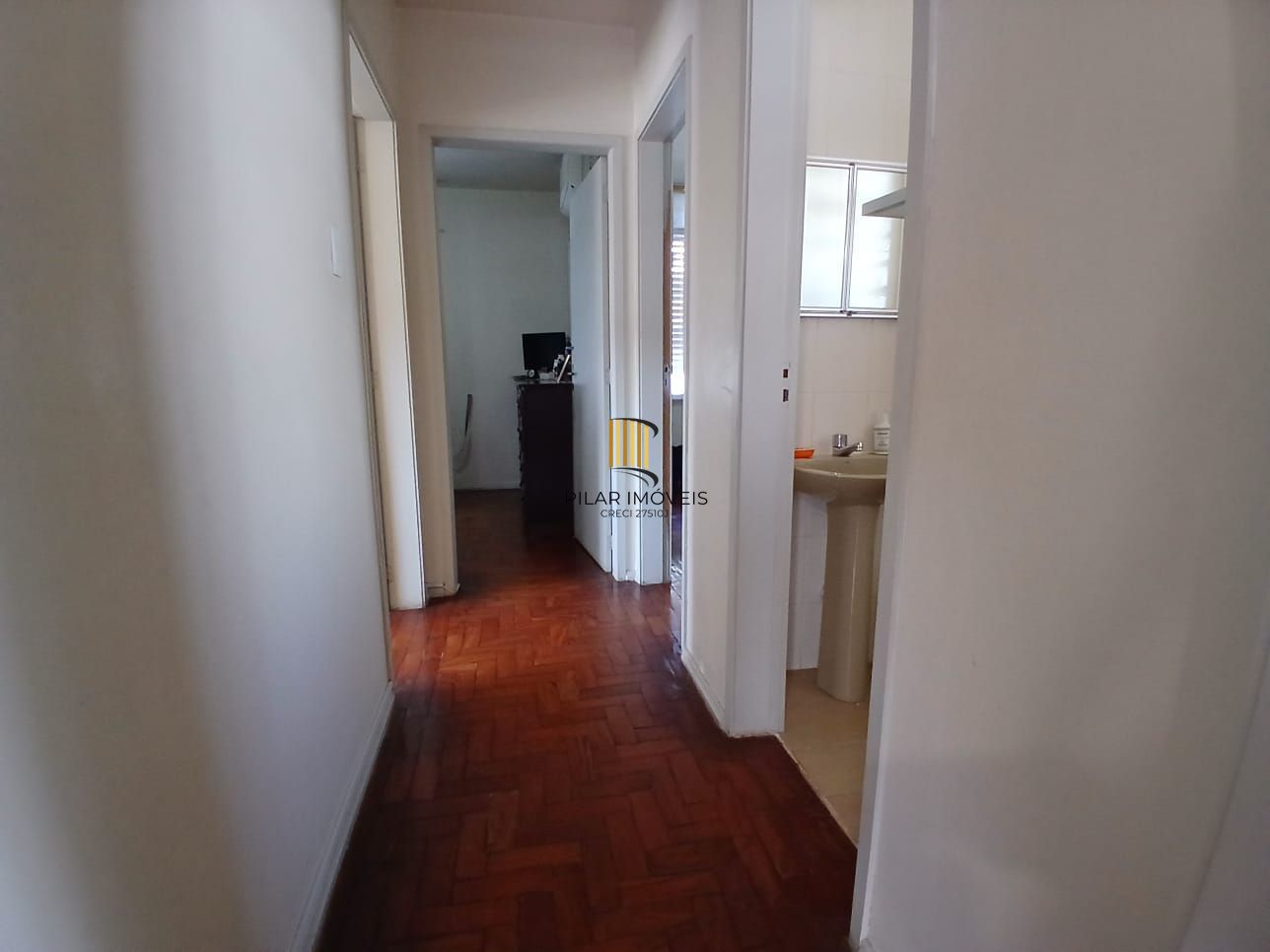 Casa com 03 dormitorios e amplo jardim no bairro Santa Tereza /RS