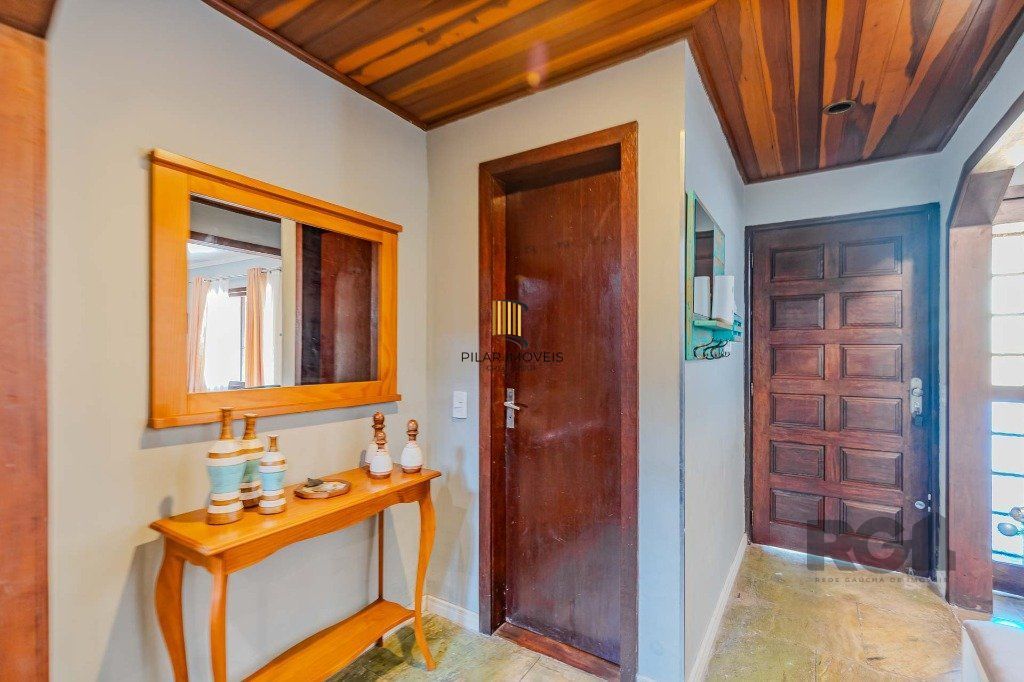 Casa com 234m², 3 dormitórios, 3 vagas no bairro Partenon