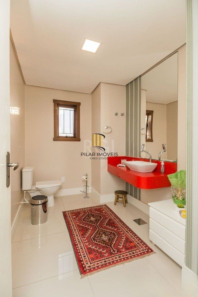 Excelente casa de 466m² com 03 suítes e 4 vagas de garagem.