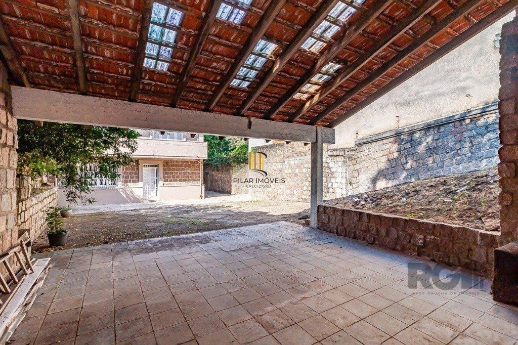 Casa de 4 dormitórios no bairro Três Figueiras