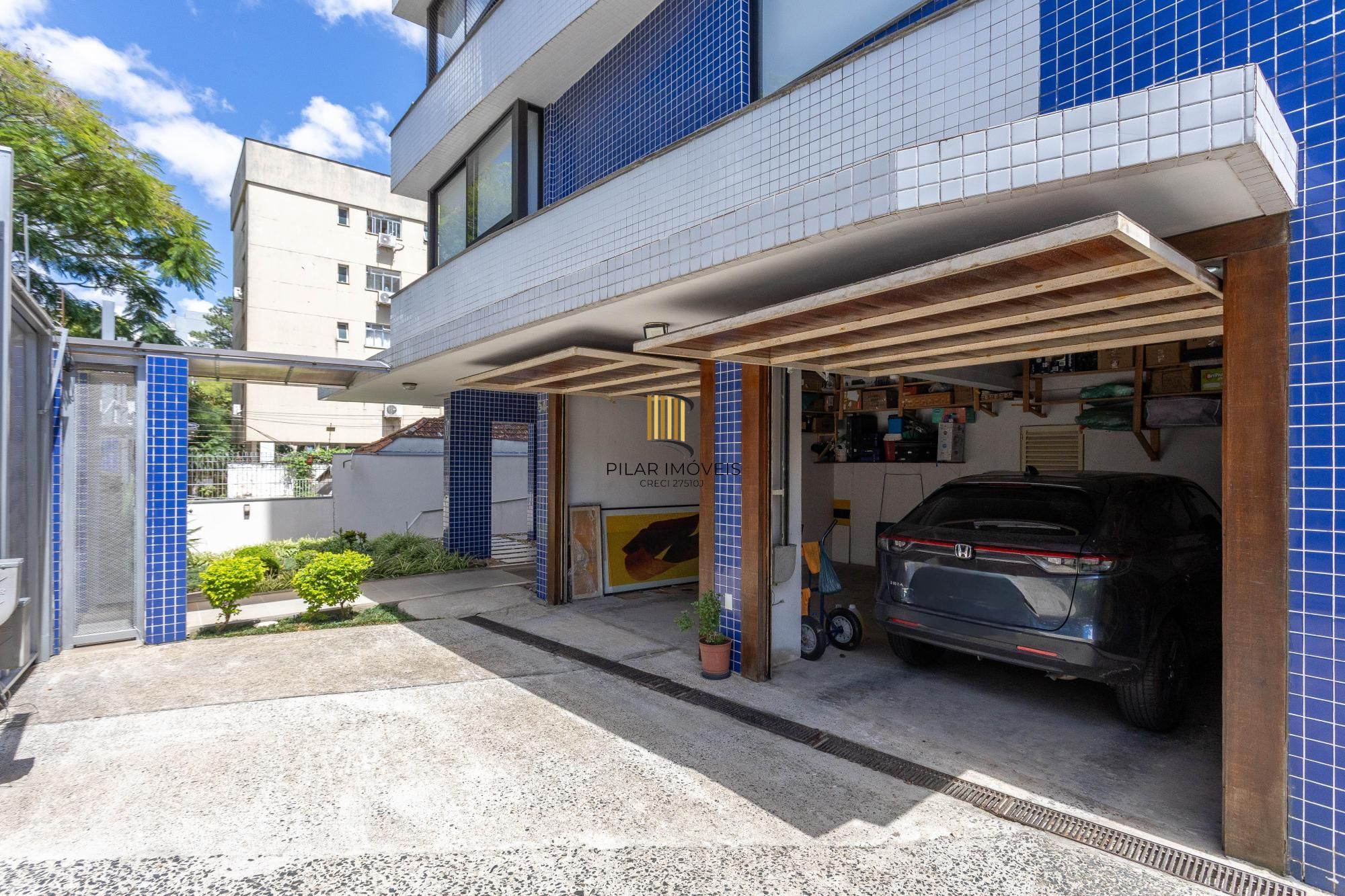 Apartamento à Venda com 2 Dormitórios (1 Suíte) e 2 Vagas Cobertas - Vila Ipiranga, Porto Alegre/RS