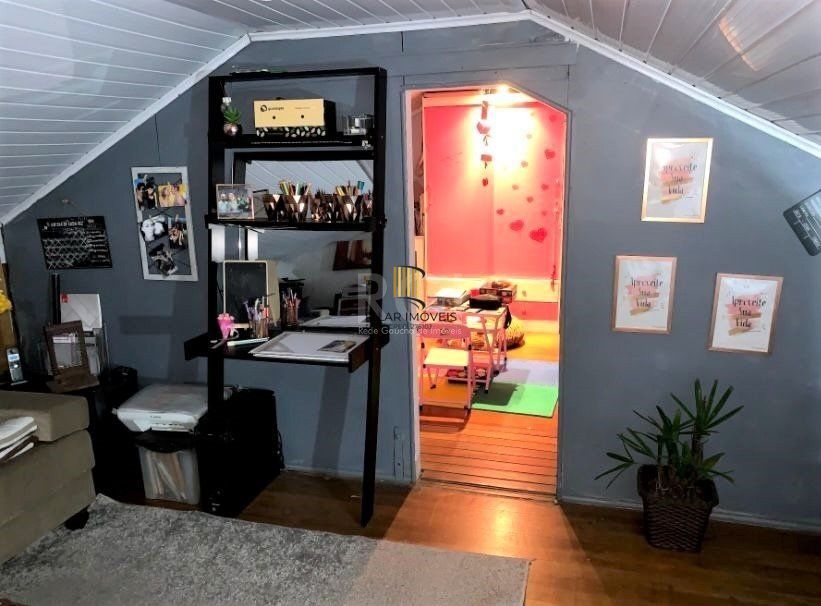 Casa de 67m², 2 dormitórios, 3 vagas no bairro Passo Da Areia