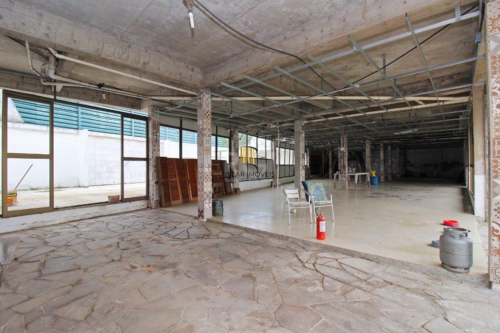 Casa para Venda - 840m², 7 dormitórios, sendo 3 suites, 8 vagas - Medianeira