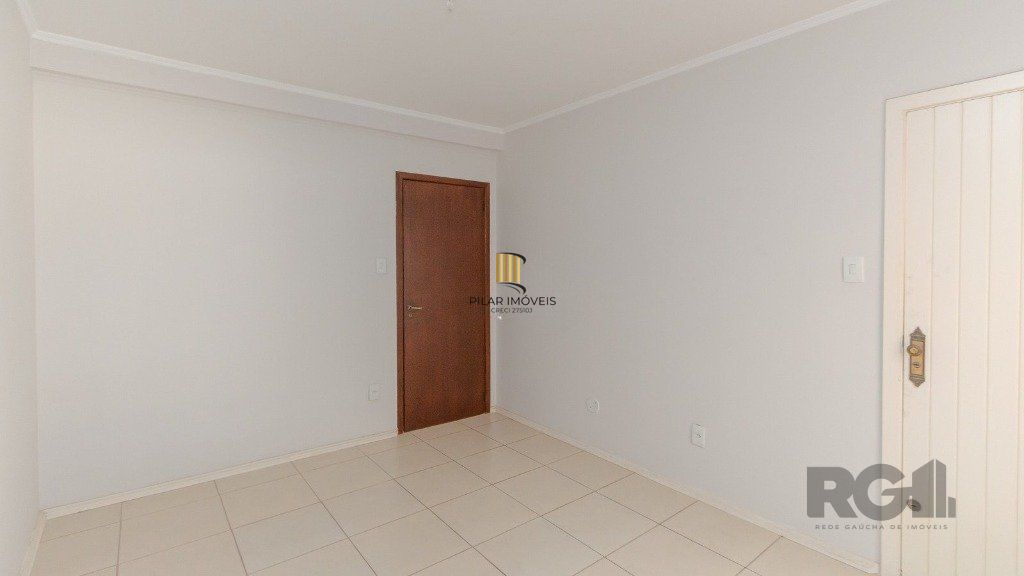 Casa com 4 dormitórios, 4 vagas no bairro Vila Jardim