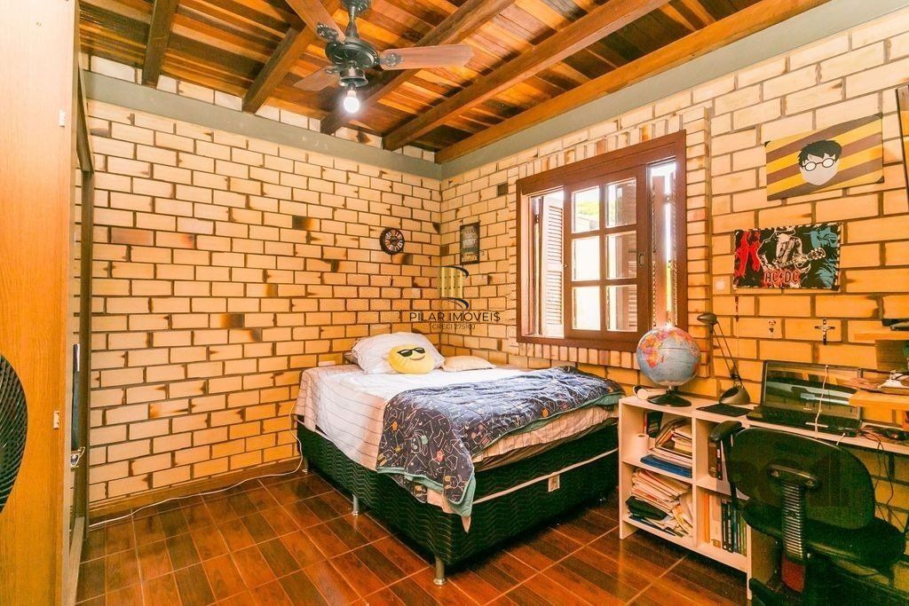 Casa 5 dormitórios no bairro Cristal