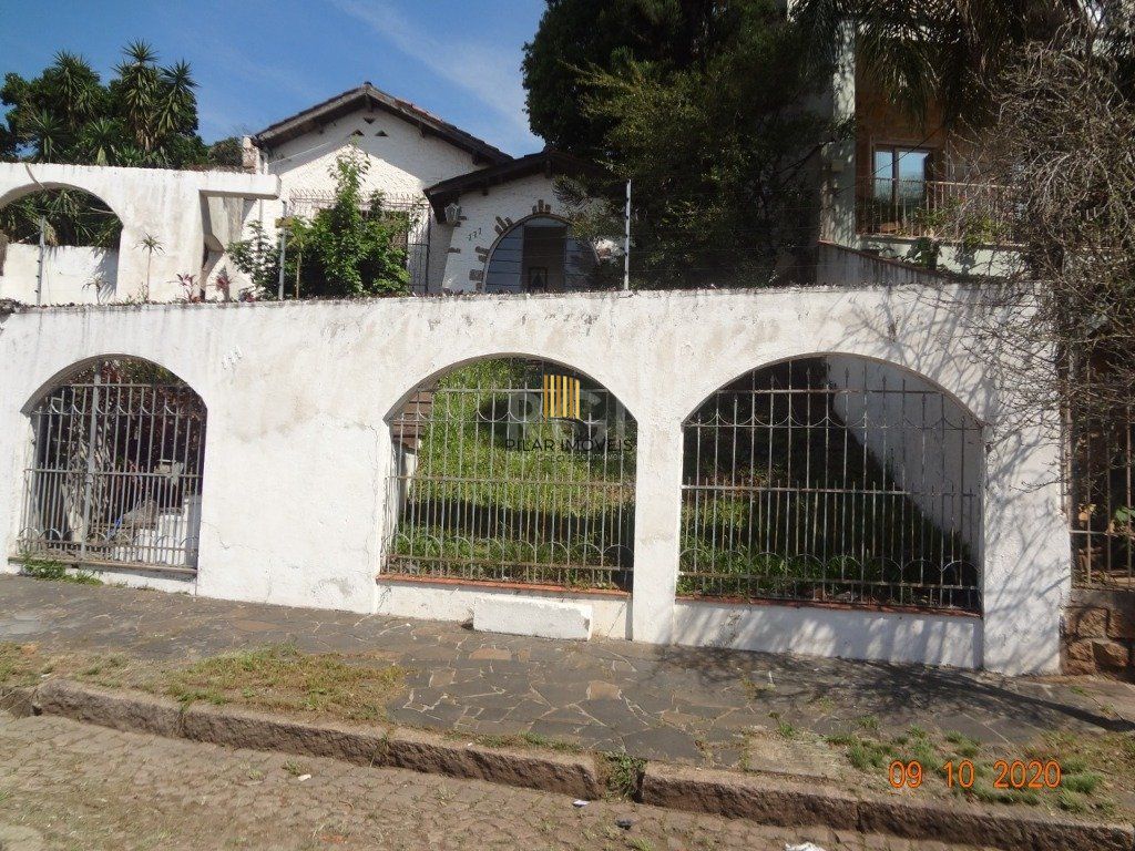 Casa para Venda - 250m², 3 dormitórios,  - Medianeira