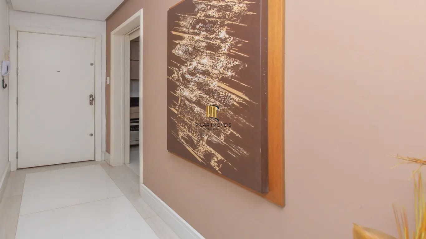 Apartamento com 3 dormitórios e 99m² à venda em Petrópolis.