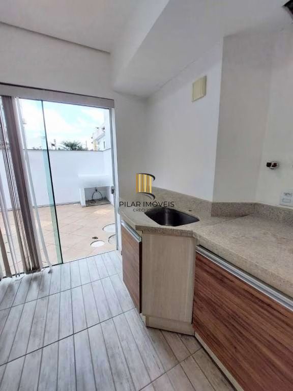 Casa à venda na Hípica, 3 dormitórios, suíte com closet, sótão com churrasqueira e terraço, condomínio fechado com lazer